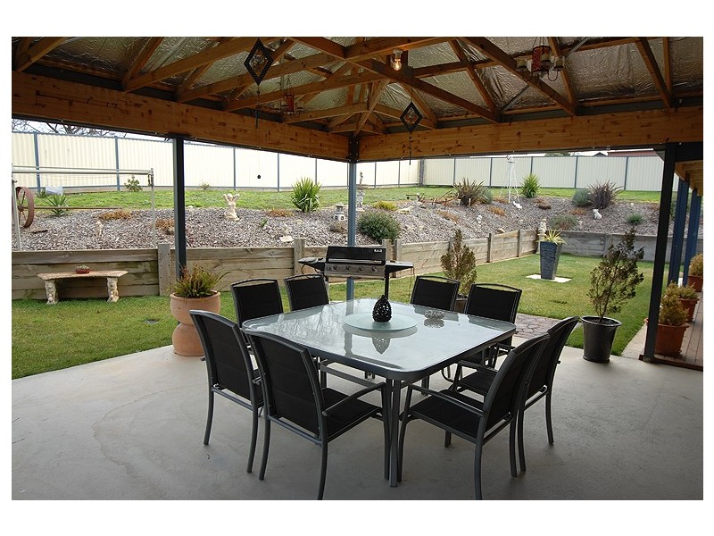 28 Livingstone Street, Beaufort VIC 3373