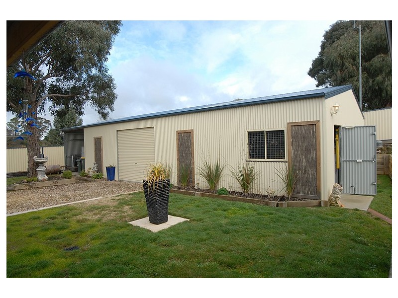28 Livingstone Street, Beaufort VIC 3373