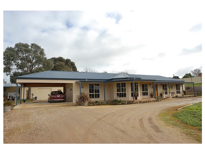 28 Livingstone Street, Beaufort VIC 3373