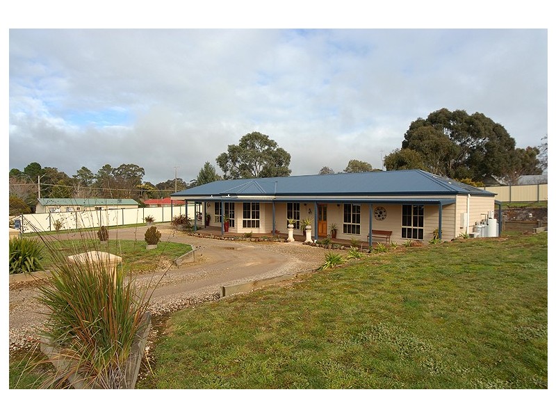 28 Livingstone Street, Beaufort VIC 3373