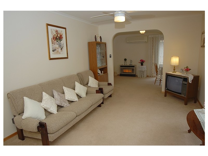 2/6 Webster Drive, Delacombe VIC 3356