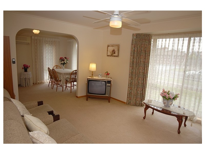 2/6 Webster Drive, Delacombe VIC 3356