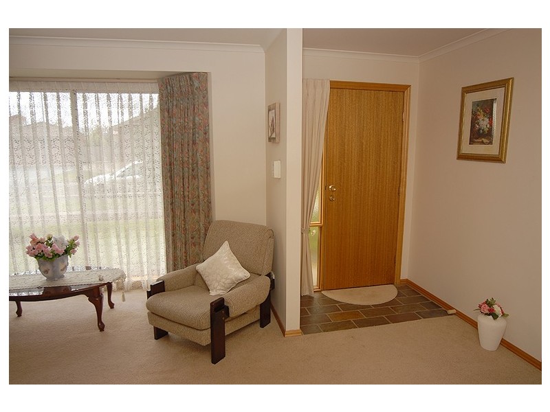 2/6 Webster Drive, Delacombe VIC 3356