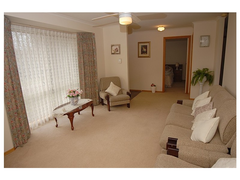 2/6 Webster Drive, Delacombe VIC 3356