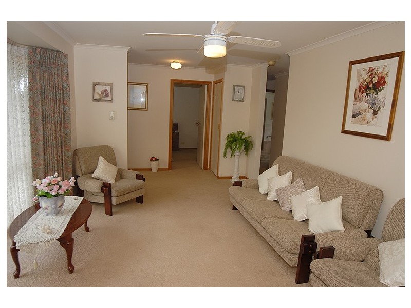 2/6 Webster Drive, Delacombe VIC 3356