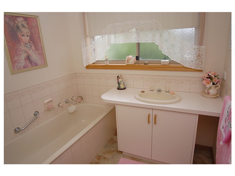 2/6 Webster Drive, Delacombe VIC 3356