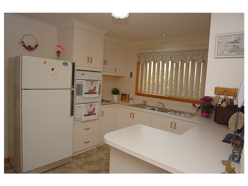 2/6 Webster Drive, Delacombe VIC 3356