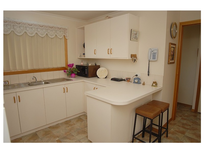 2/6 Webster Drive, Delacombe VIC 3356