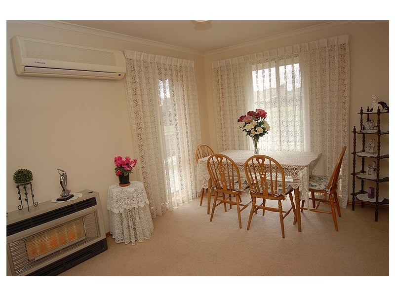 2/6 Webster Drive, Delacombe VIC 3356