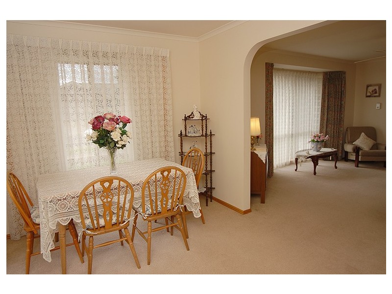 2/6 Webster Drive, Delacombe VIC 3356