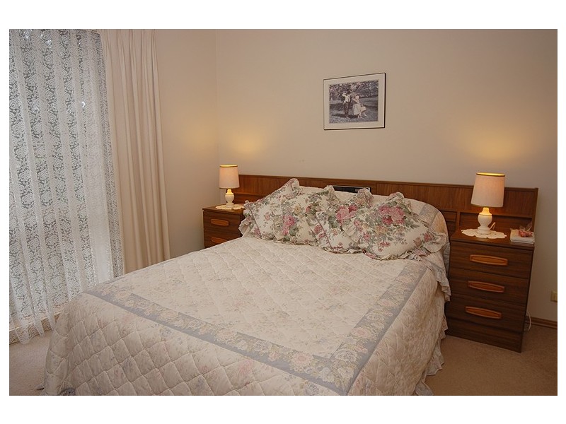 2/6 Webster Drive, Delacombe VIC 3356