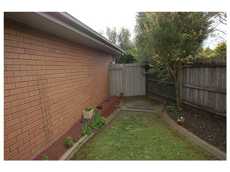 2/6 Webster Drive, Delacombe VIC 3356