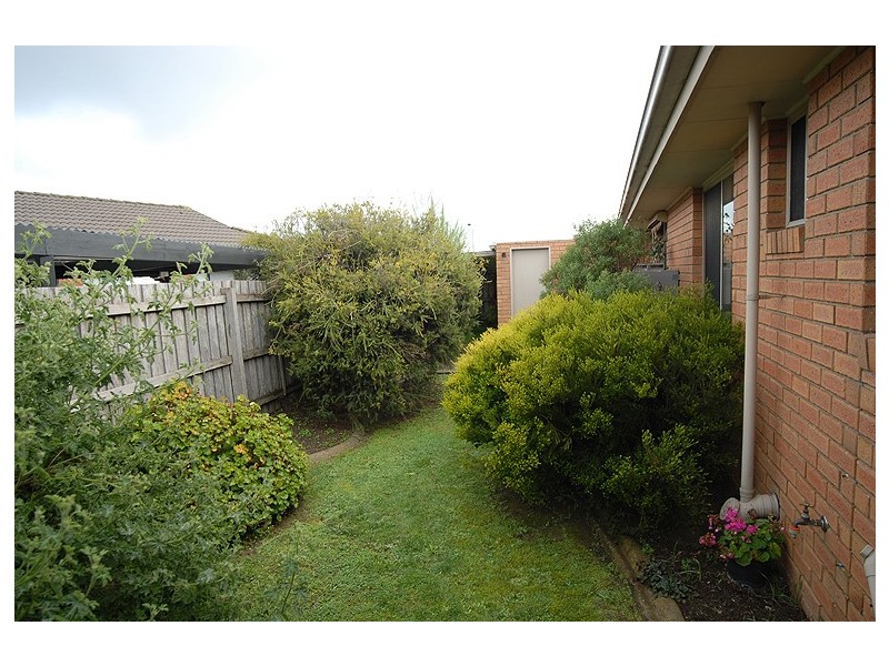 2/6 Webster Drive, Delacombe VIC 3356