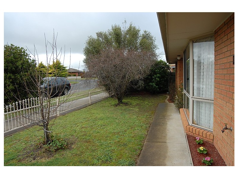 2/6 Webster Drive, Delacombe VIC 3356