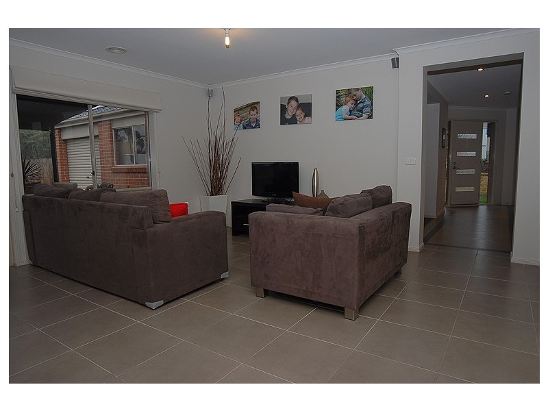 33 Nevett Crescent, Mount Helen VIC 3350