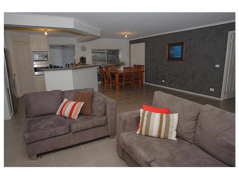 33 Nevett Crescent, Mount Helen VIC 3350