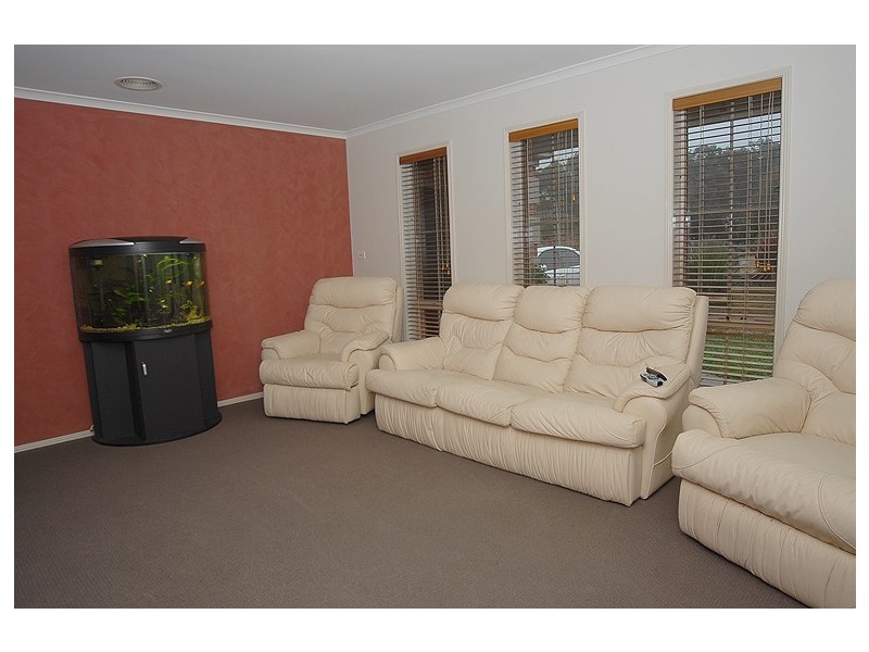 33 Nevett Crescent, Mount Helen VIC 3350