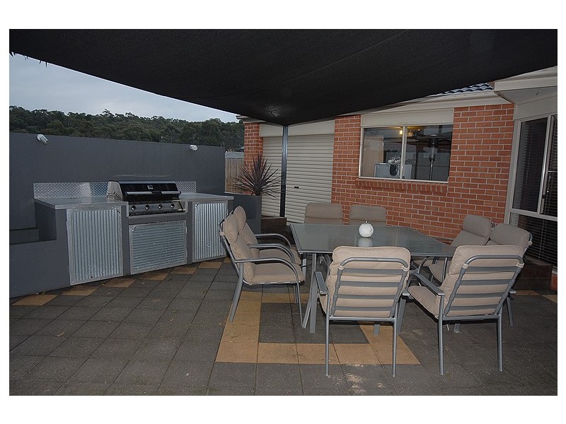 33 Nevett Crescent, Mount Helen VIC 3350