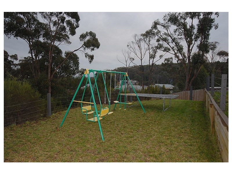 33 Nevett Crescent, Mount Helen VIC 3350