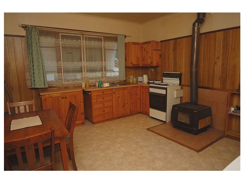 9 York Street, Linton VIC 3360