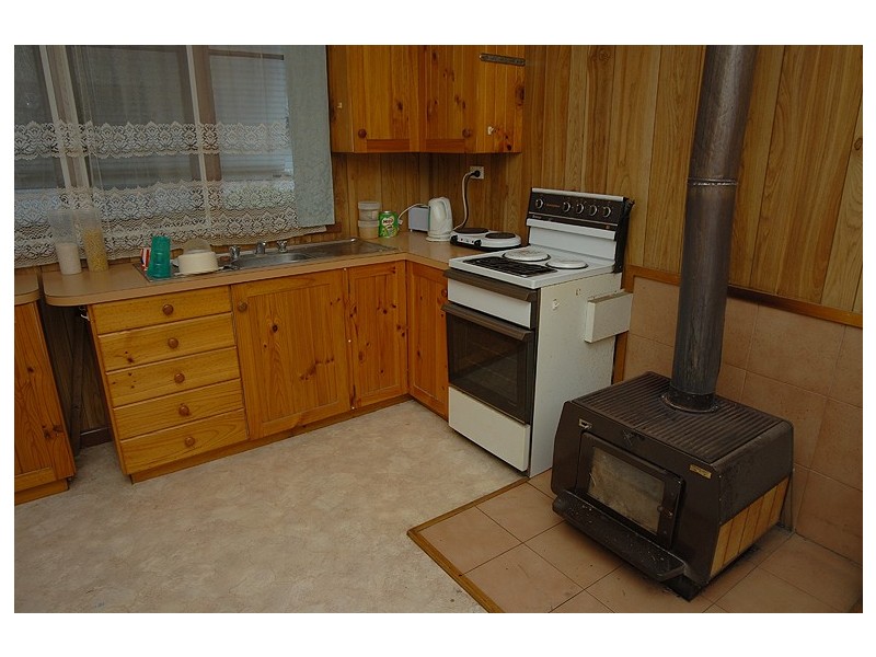 9 York Street, Linton VIC 3360