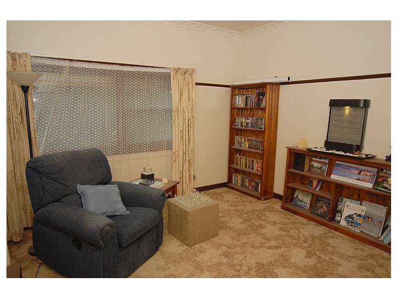 9 York Street, Linton VIC 3360