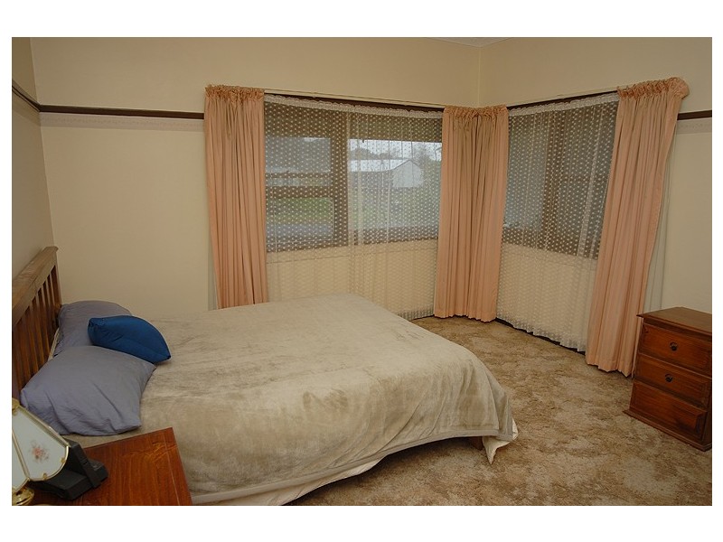 9 York Street, Linton VIC 3360