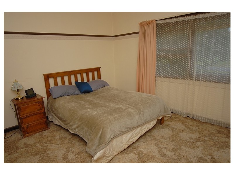 9 York Street, Linton VIC 3360