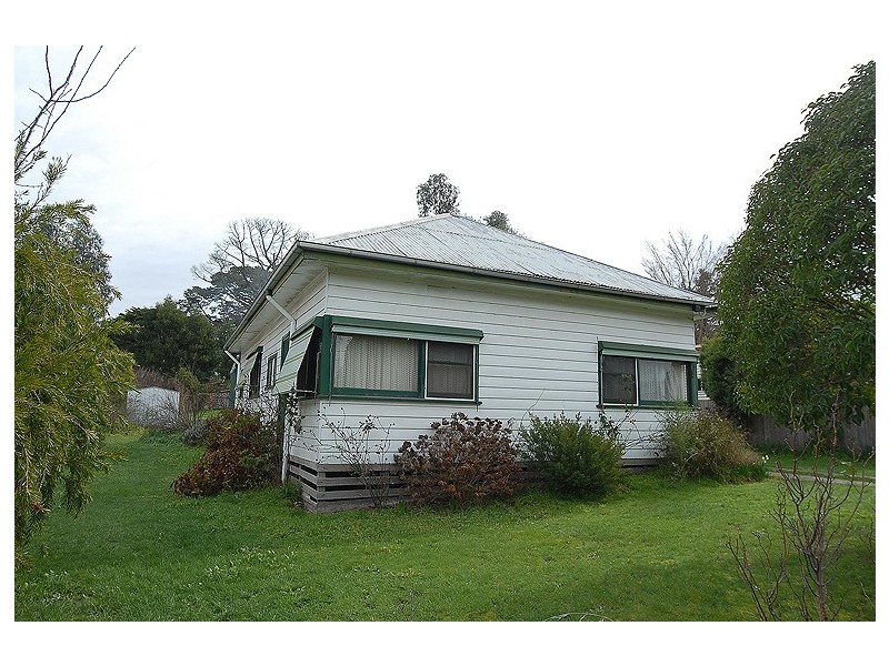 9 York Street, Linton VIC 3360