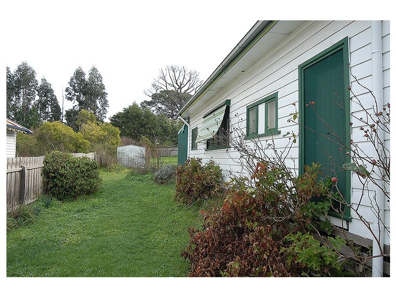 9 York Street, Linton VIC 3360