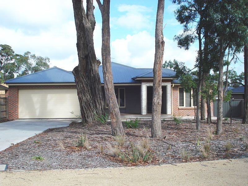 18 Yarra Gum Place, Mount Clear VIC 3350