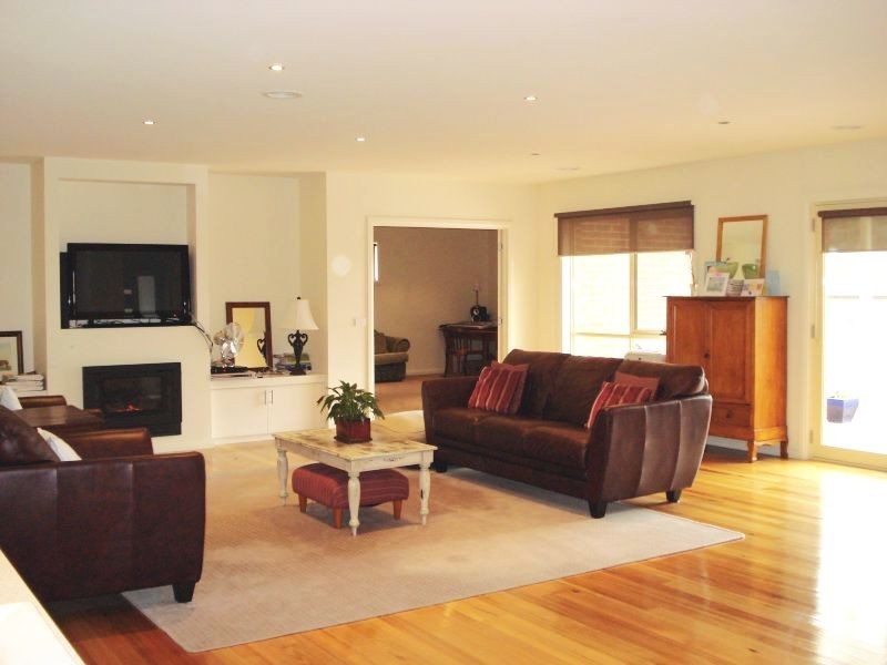 18 Yarra Gum Place, Mount Clear VIC 3350