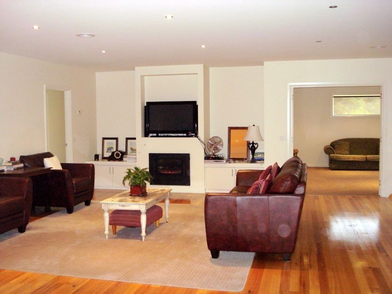 18 Yarra Gum Place, Mount Clear VIC 3350