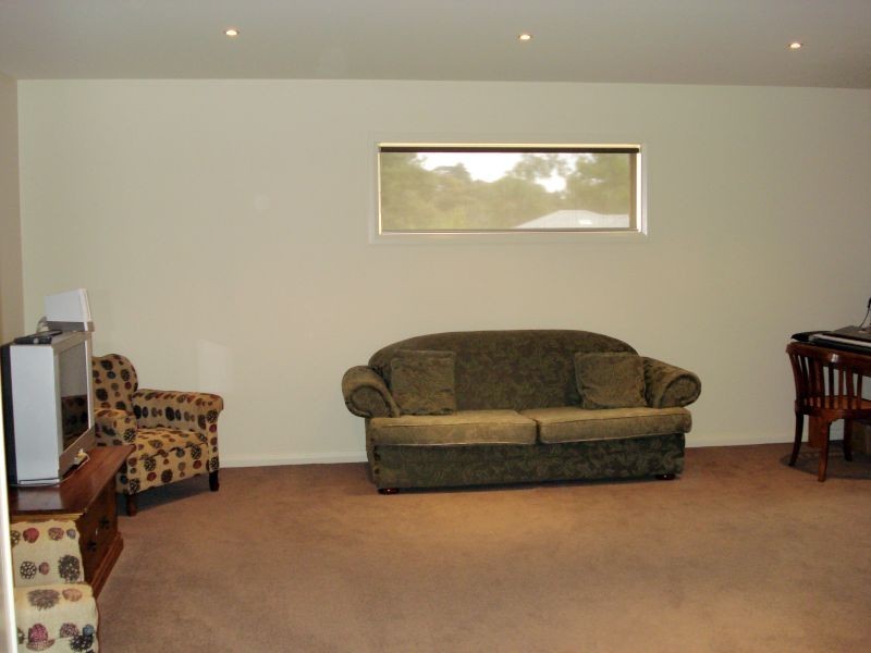 18 Yarra Gum Place, Mount Clear VIC 3350