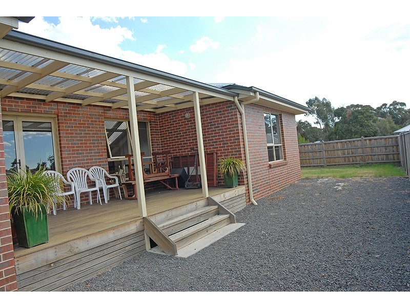 18 Yarra Gum Place, Mount Clear VIC 3350