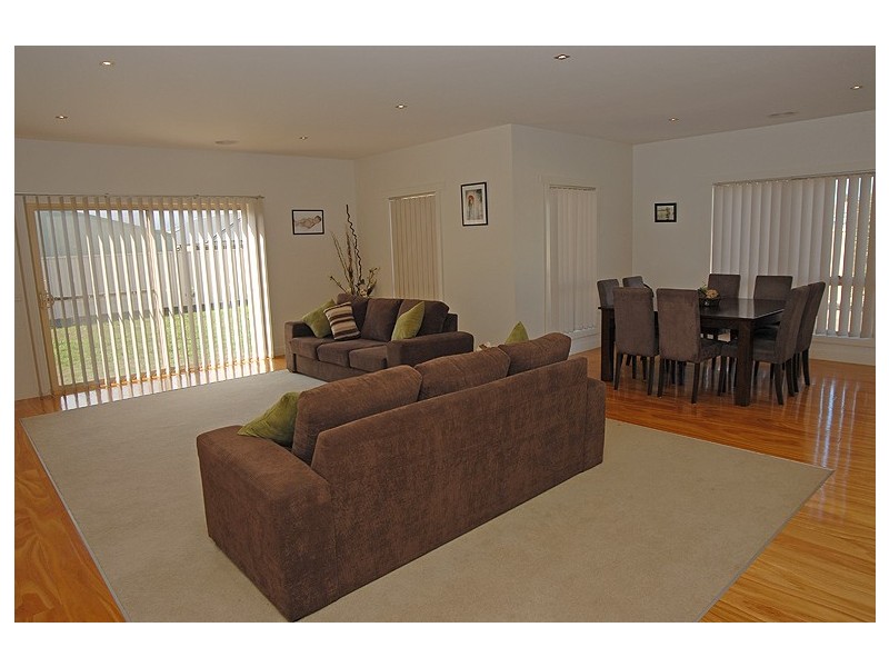18 Howe Street, Miners Rest VIC 3352