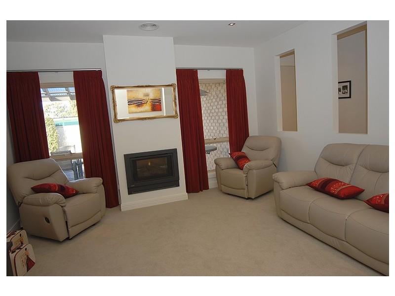 18 Howe Street, Miners Rest VIC 3352