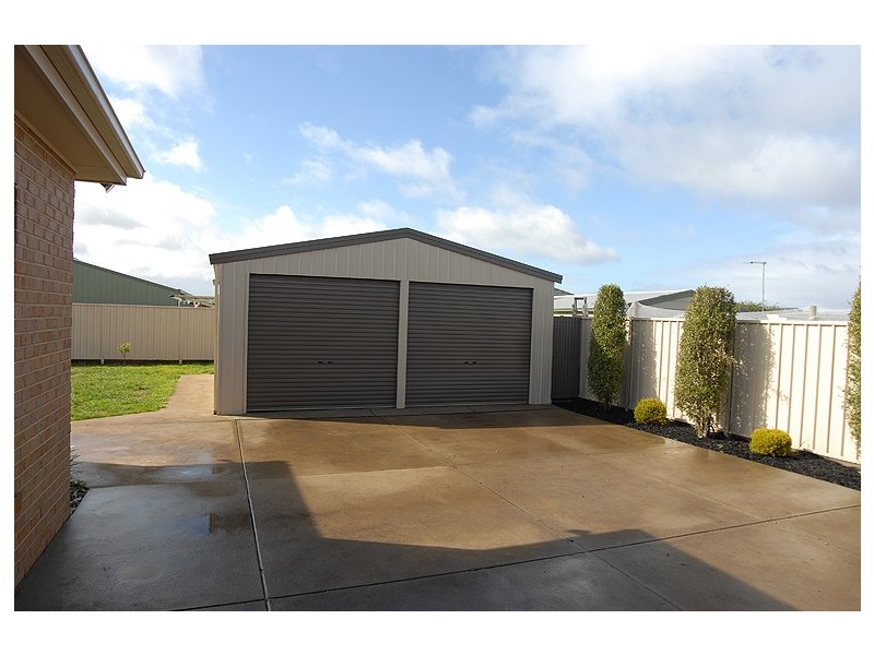 18 Howe Street, Miners Rest VIC 3352