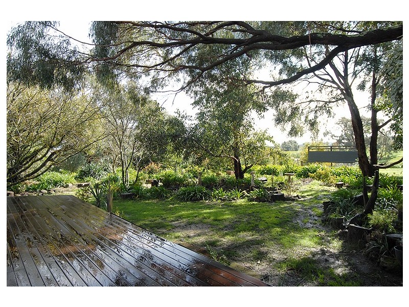 63 Pistol Club Road, Mount Rowan VIC 3352