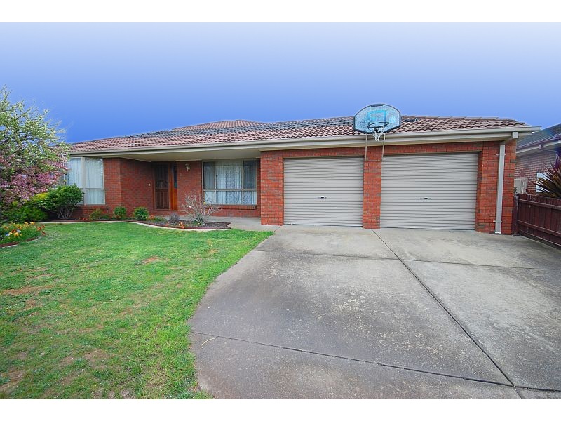 24 Rowan Parade, Wendouree VIC 3355