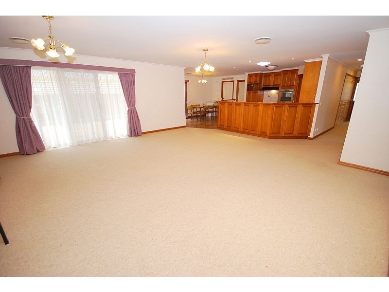 24 Rowan Parade, Wendouree VIC 3355