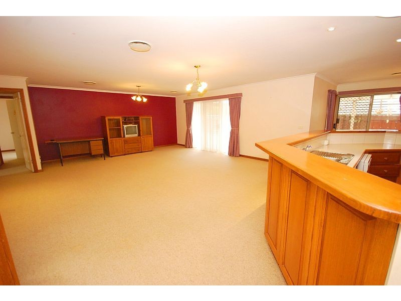 24 Rowan Parade, Wendouree VIC 3355