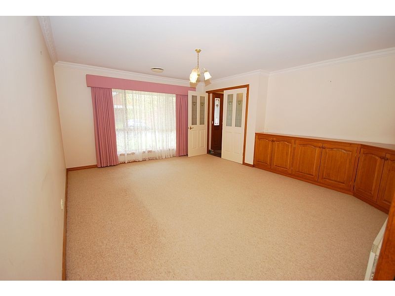 24 Rowan Parade, Wendouree VIC 3355