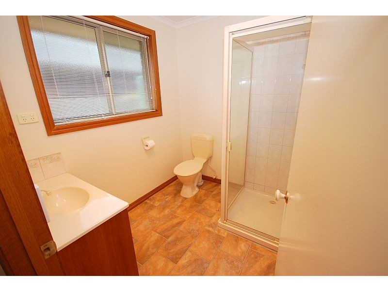 24 Rowan Parade, Wendouree VIC 3355