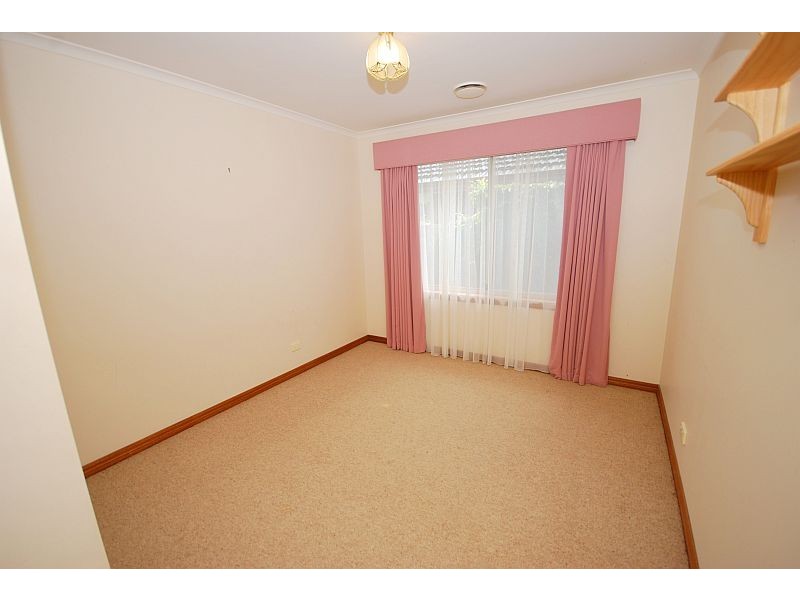 24 Rowan Parade, Wendouree VIC 3355