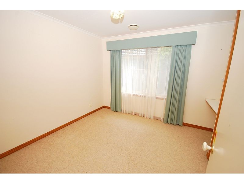 24 Rowan Parade, Wendouree VIC 3355