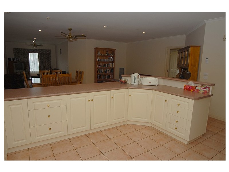 9 Milford Court, Invermay Park VIC 3350