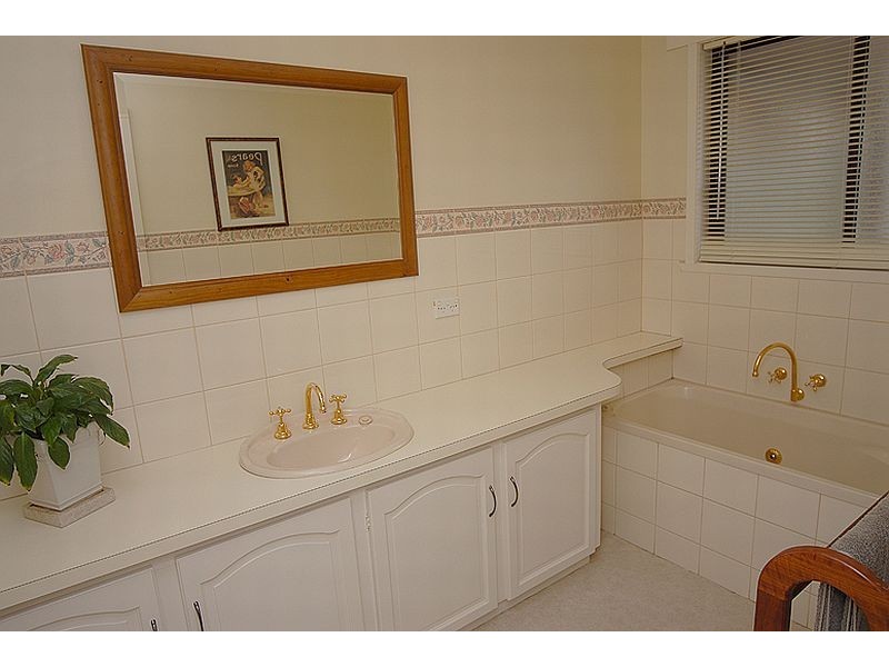 3 Banyule Drive, Delacombe VIC 3356