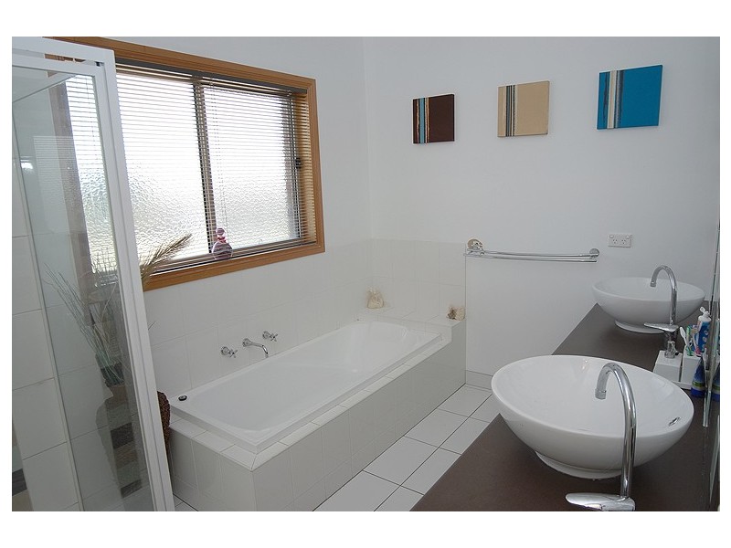 9 Chilton Close, Delacombe VIC 3356