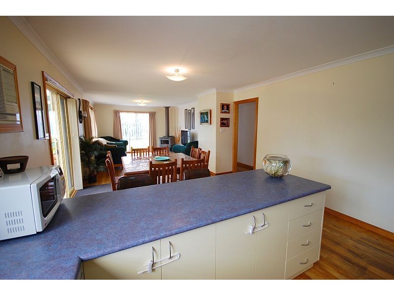 7 James Drive, Delacombe VIC 3356